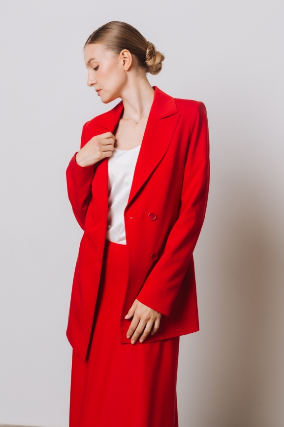 Жакет в красном цвете фото 2