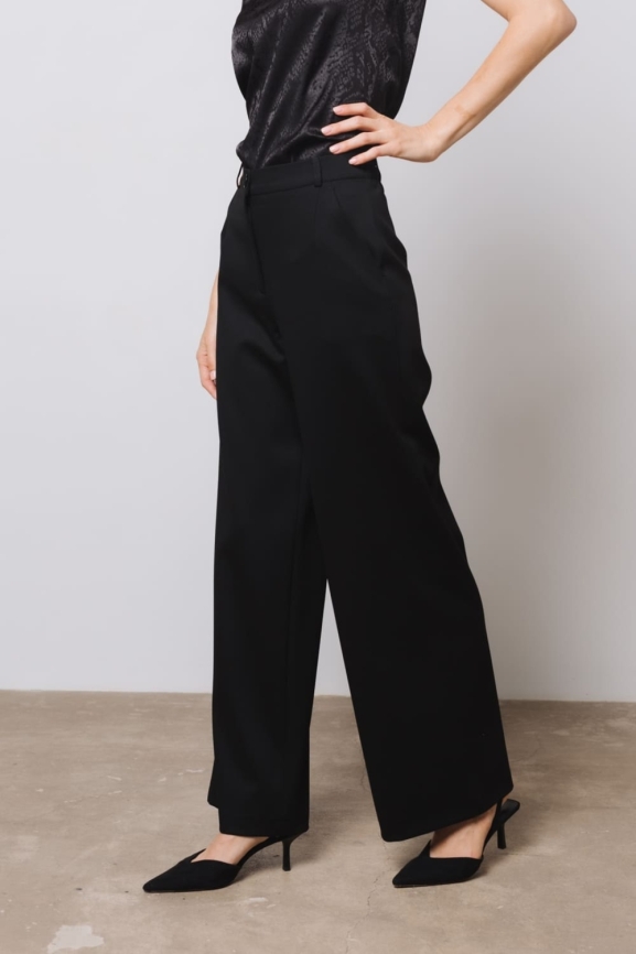 Брюки широкие в черном цвете фото 4
