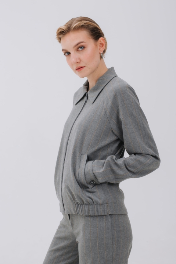 Бомбер серый на молнии фото 5