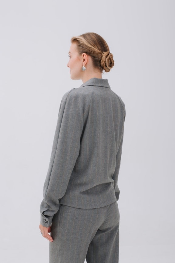 Бомбер серый на молнии фото 6