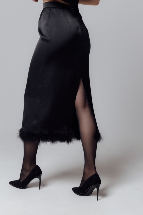 Юбка атласная с перьями фото 2