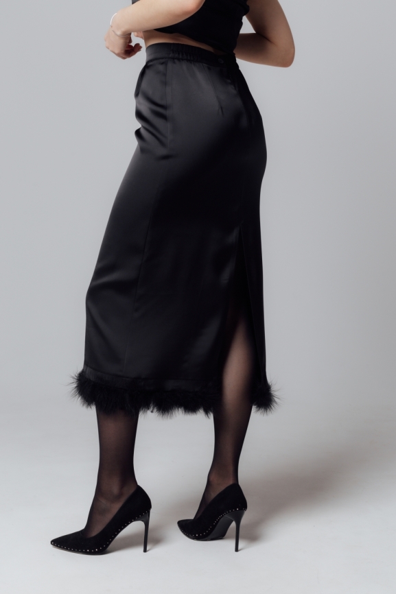 Юбка атласная с перьями фото 3